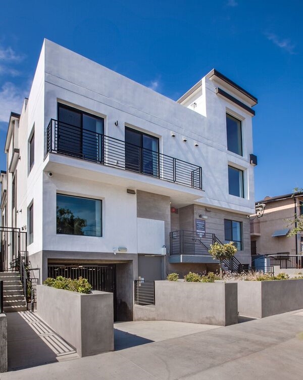 Primary Photo - One Bedroom Townhome in Silver Lake