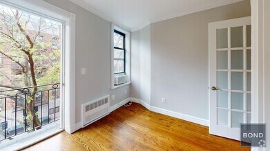 Building Photo - 521 E 5th St