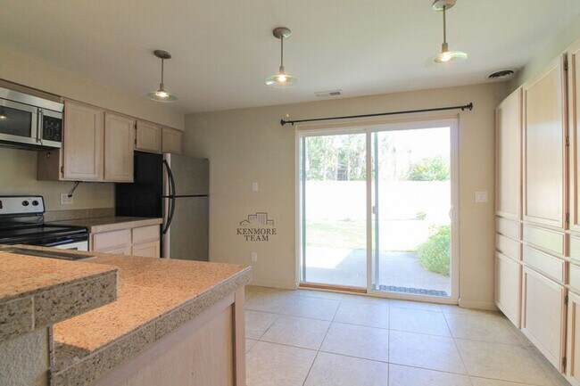 Foto del edificio - 1636 Cherry Ln