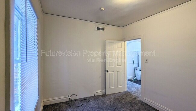 Foto del edificio - 825 W Jefferson St