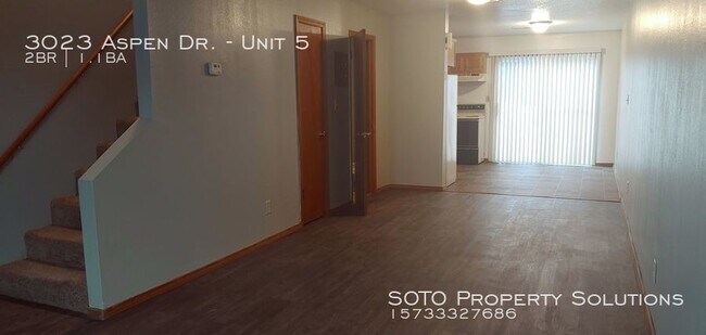 Building Photo - 2BD/1.5BA Townhouse w/ Washer & Dryer Hookup