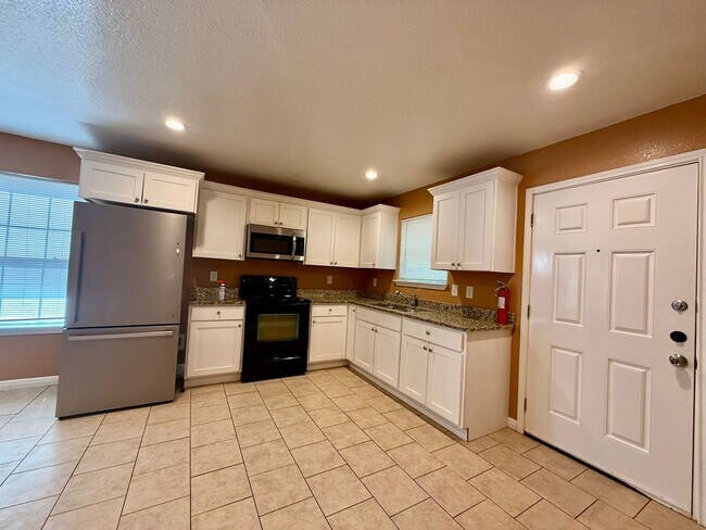 Building Photo - 3107 W Travis St