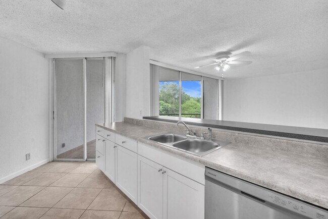 Foto del edificio - 3100 N Pine Island Rd