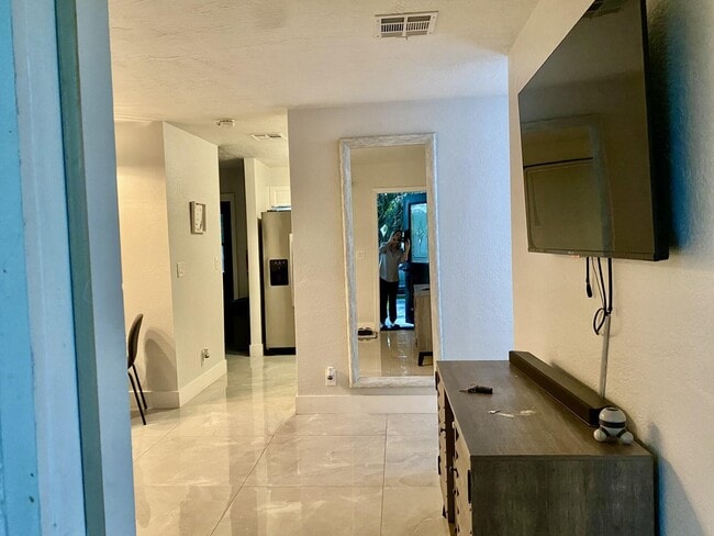 Building Photo - 1353 9th St