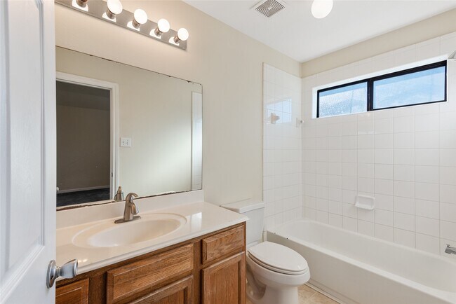 Foto del edificio - 10241 Azalea Village Dr