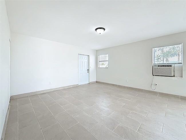 Foto del edificio - 497 Normandy Rd