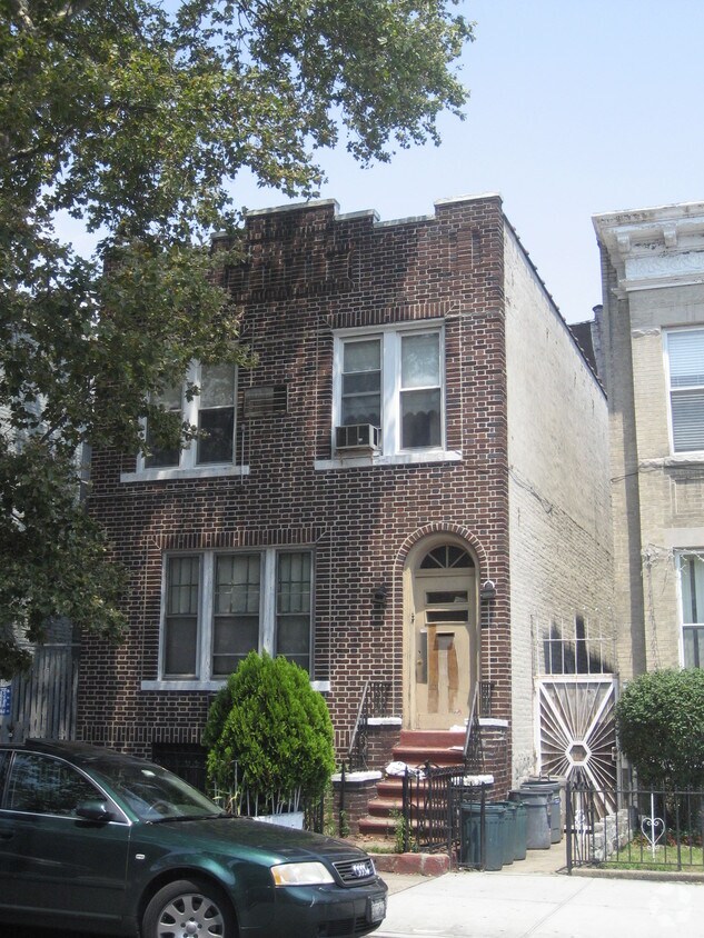 Building Photo - 1347 40th St