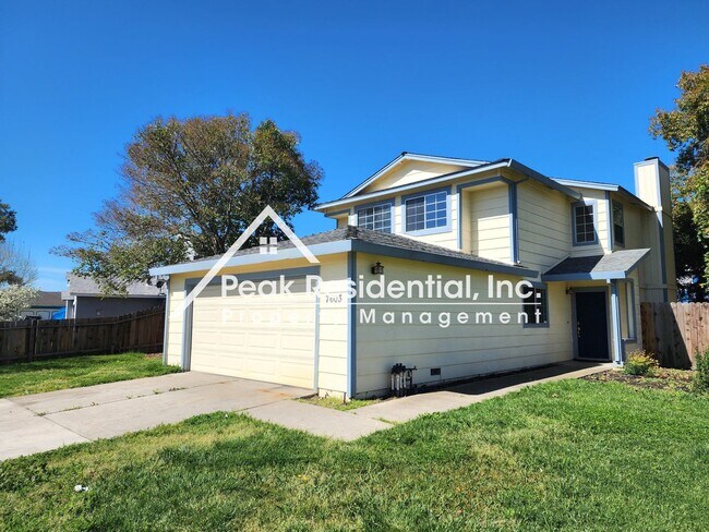 Building Photo - Spacious 3bd/2.5ba House with 2 Car Garage