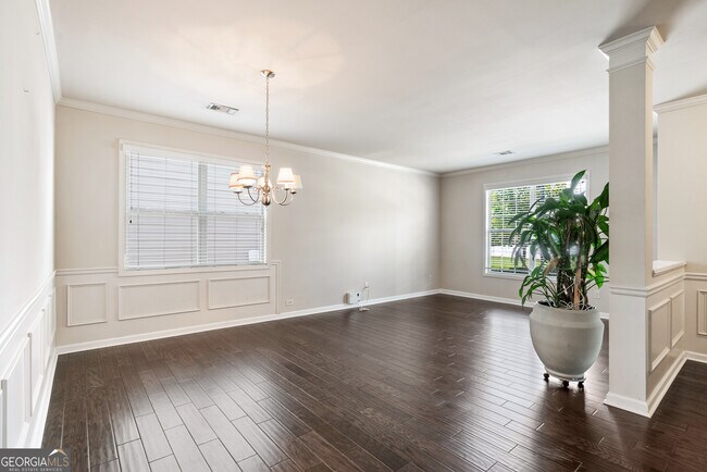 Building Photo - 242 High Ct Way