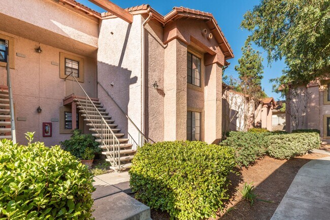 Building Photo - 2 bedroom upstairs unit in Il Palio develo...