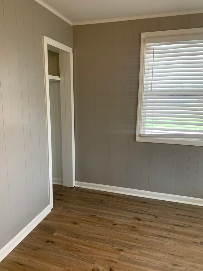 Building Photo - 40515 Louis Rd