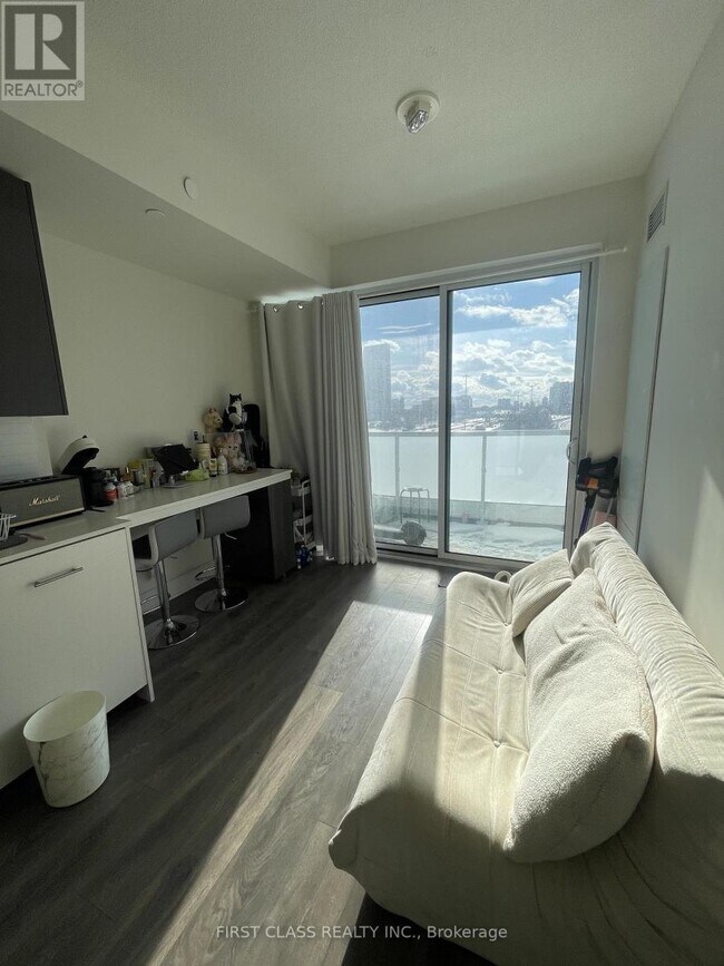 Photo du bâtiment - 188 Fairview Mall Dr