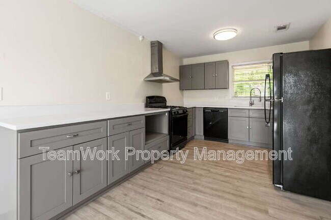 Foto del edificio - 1641 Falmouth St