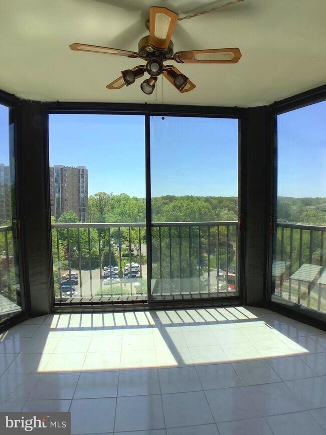 Building Photo - 5901 Mt Eagle Dr