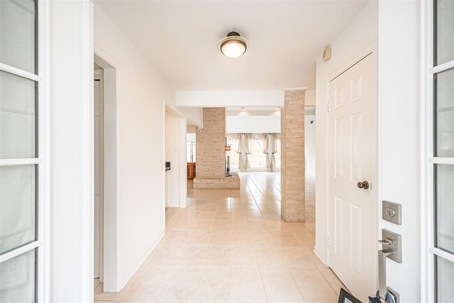 Foto del edificio - 1382 Beaujolais Ln