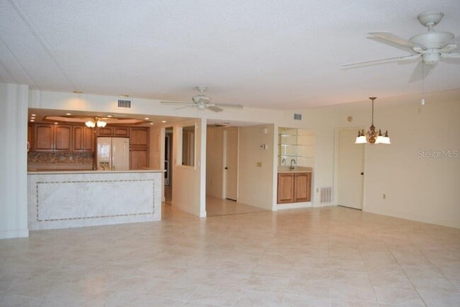 Building Photo - 1750 Jamaica Way