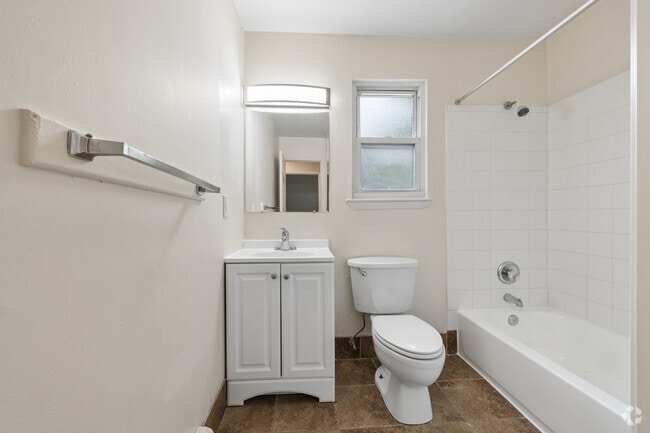 1BR, 1BA - 600SF - Bathroom - Country Manor Apartments