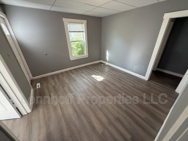Building Photo - 142 Jewett St