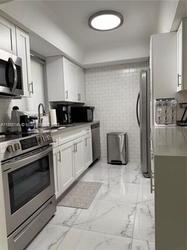 Foto del edificio - 10 NW 87th Ave