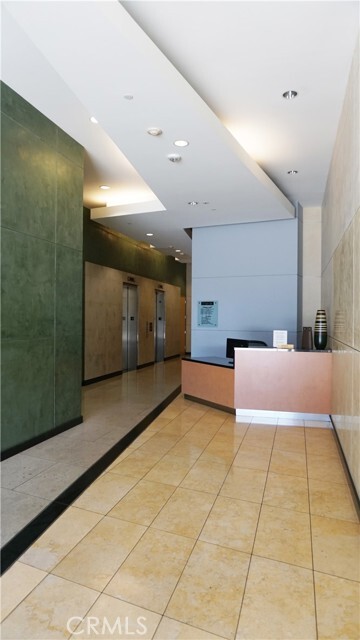 Building Photo - 175 S Lake Ave