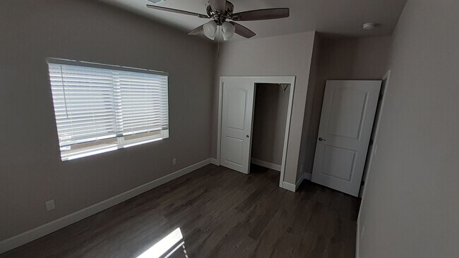 Foto del edificio - 587 Oakwood Ln