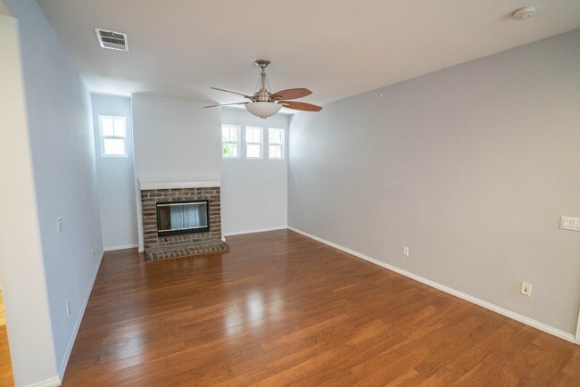 Building Photo - Andorra at Creekside 3 Bedroom Home for Rent in Valencia!
