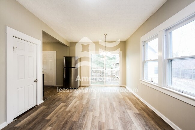 Building Photo - 5928 E University Ave