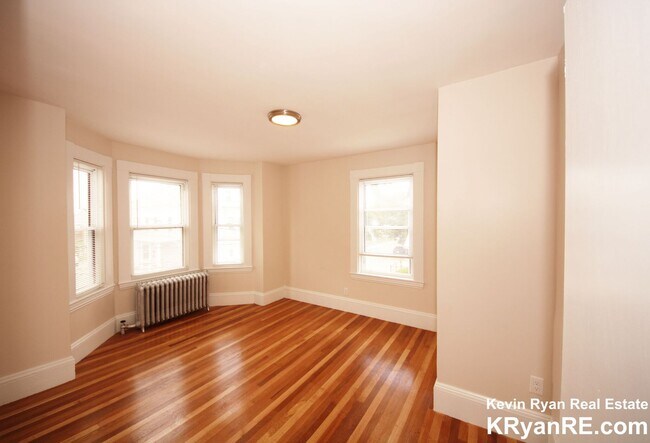 Building Photo - Completely renovated beautiful 4 bed in Wa...