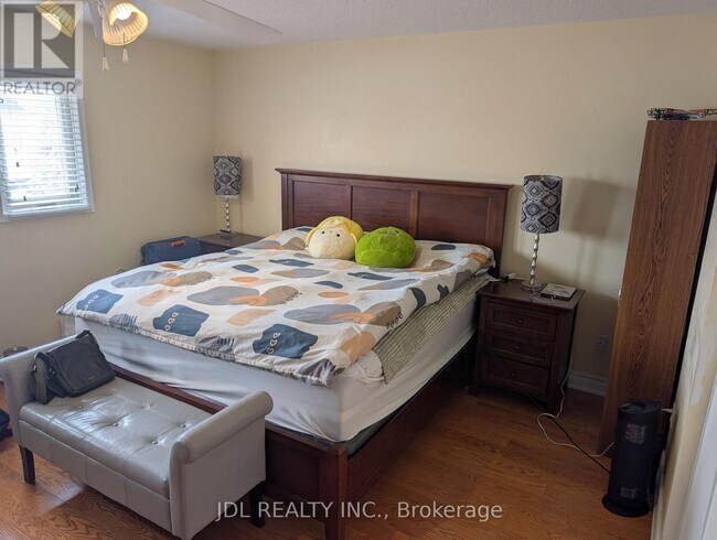 Building Photo - 73 Squire Dr