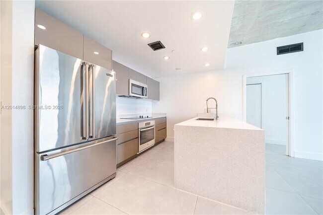 Foto del edificio - 13800 Highland Dr