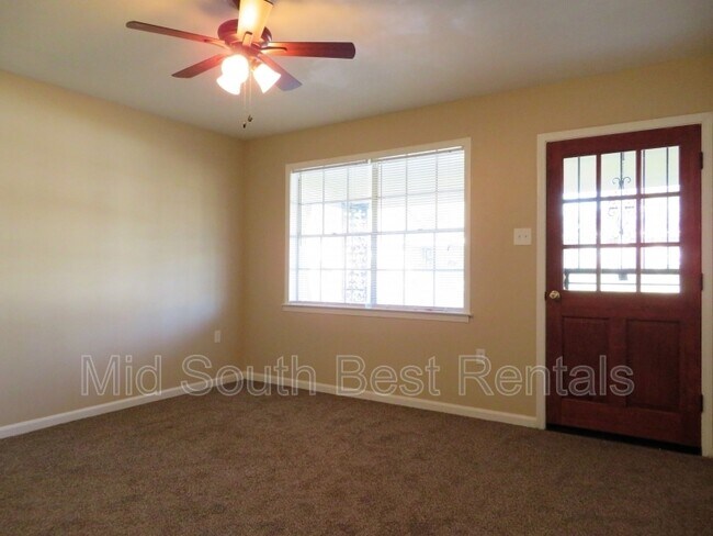 Foto del edificio - 4330 Merlcrest Cove