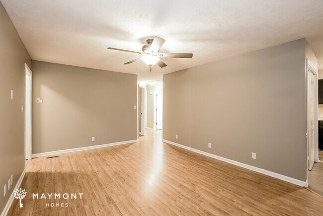 Foto del edificio - 451 Cranklen Cir