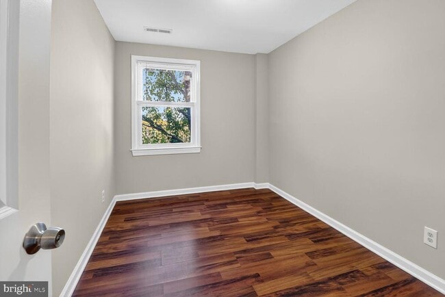 Foto del edificio - 3814 Erdman Ave
