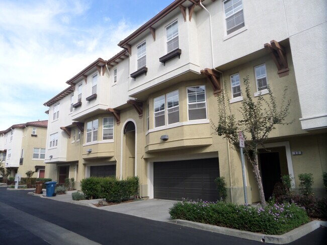 Building Photo - 53 Matisse Ct
