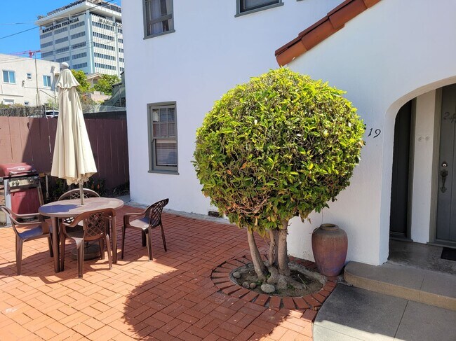 Foto del edificio - 2415 3rd Ave