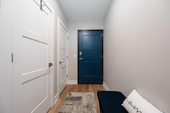 Building Photo - Short North! Fully Furnished 1 Bedroom, 1 ...