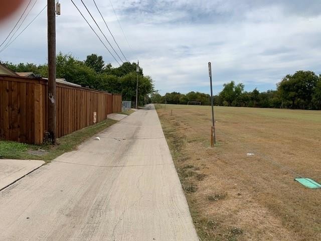Building Photo - 2301 Briarwood Dr