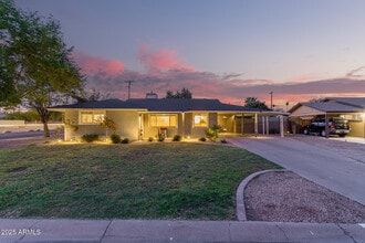 Building Photo - 1422 W Orange Dr