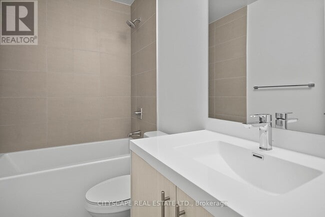 Building Photo - 286 Main St