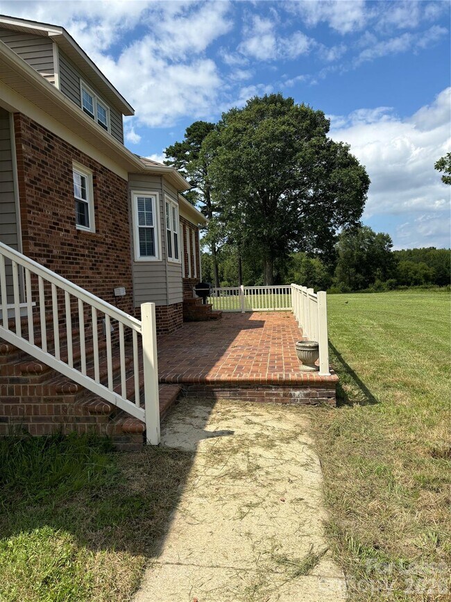 Foto del edificio - 2417 Lynwood Dr