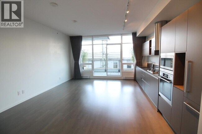 Photo du bâtiment - 133 E 8th Ave