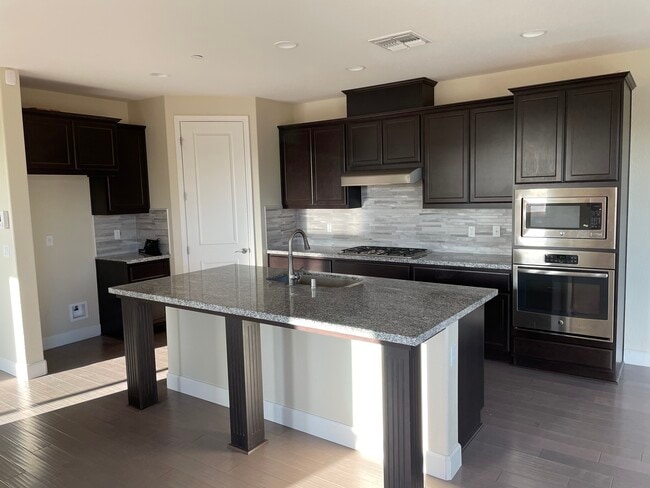 Building Photo - 466 Ventana