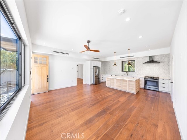 Foto del edificio - 7503 Hesperia Ave