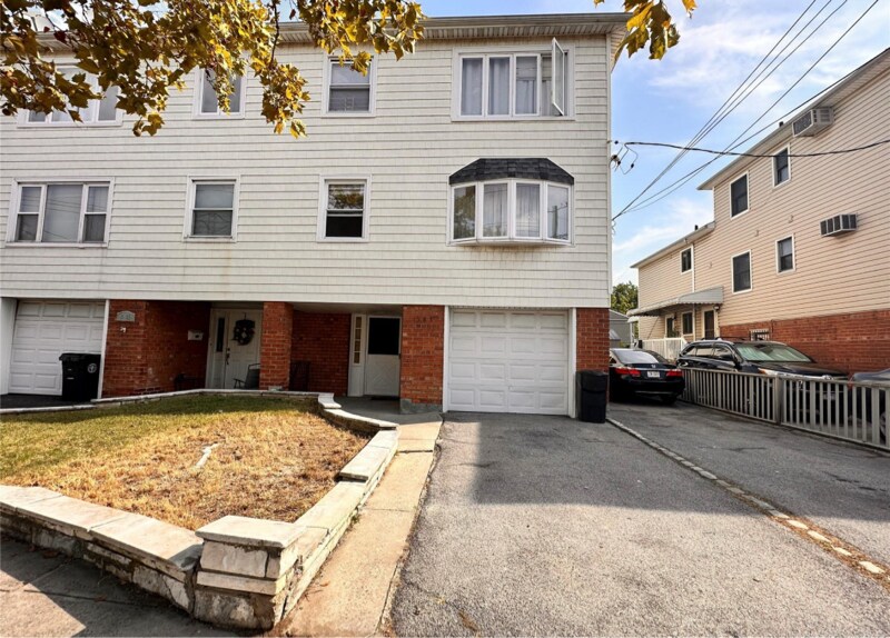 Foto principal - 15-83 208th Pl