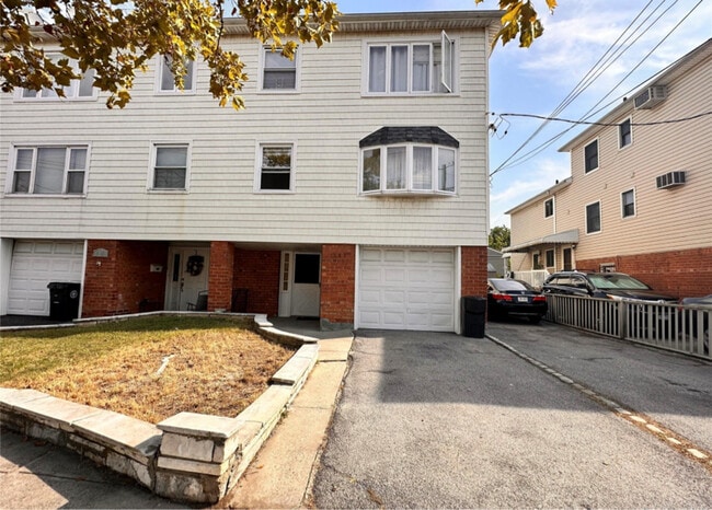 Building Photo - 15-83 208th Pl