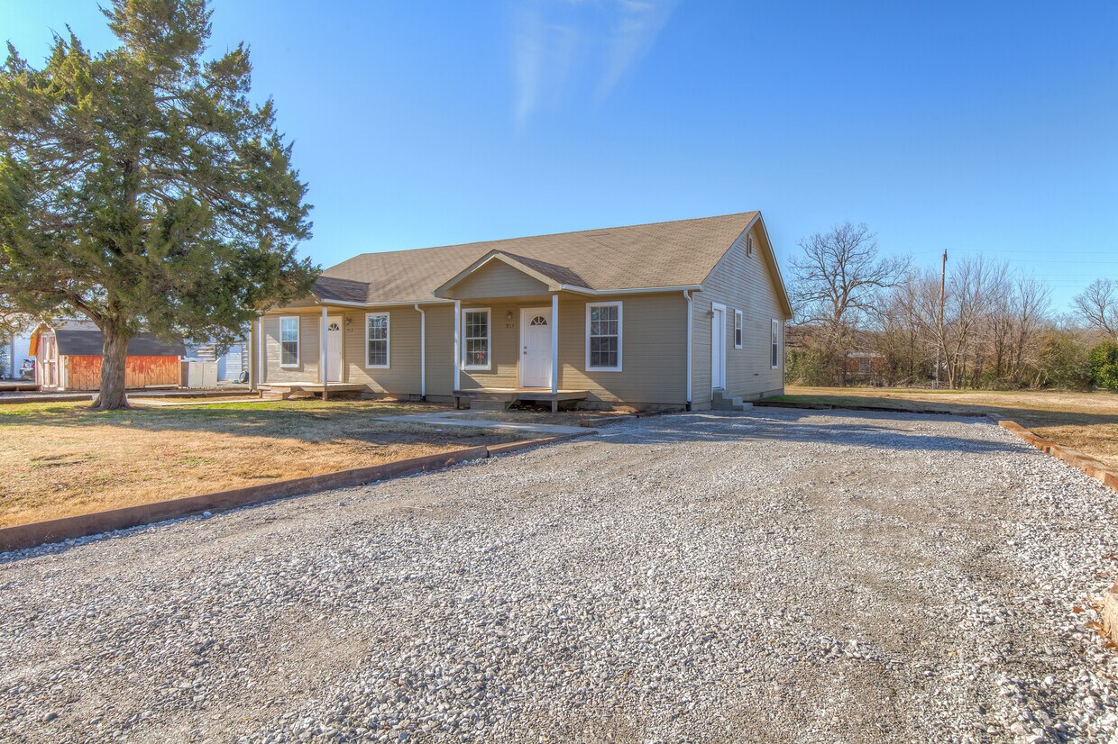 914 Rockwood Ave, Mounds, OK 74047 House Rental in Mounds, OK