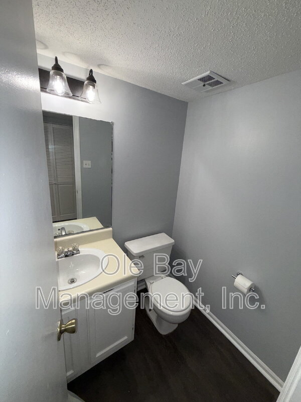 Building Photo - 6701 Dickens Ferry Rd