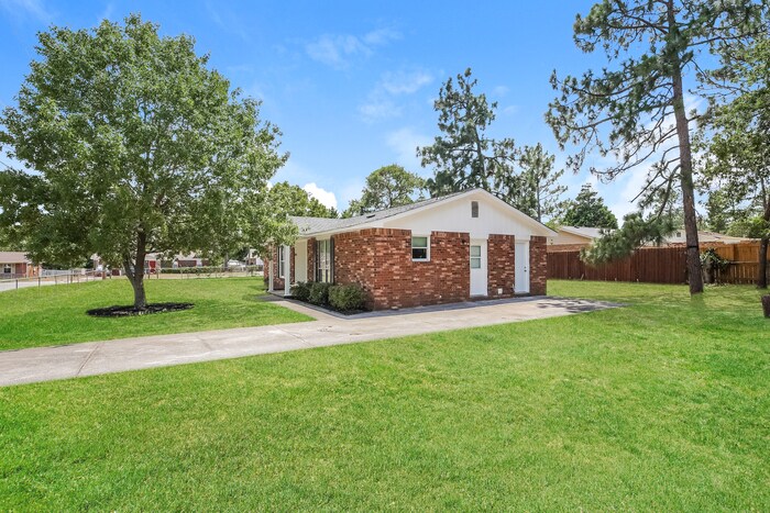 Building Photo - Lovely Home on Travis Road