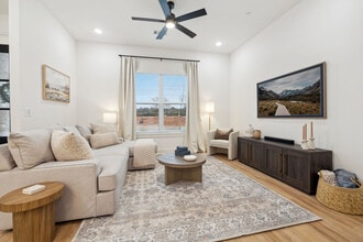 Building Photo - 3050 W Berkeley Ave