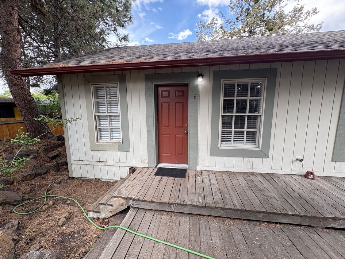 Foto principal - COZY 1 BEDROOM, 1 BATH APARTMENT LOCATED I...